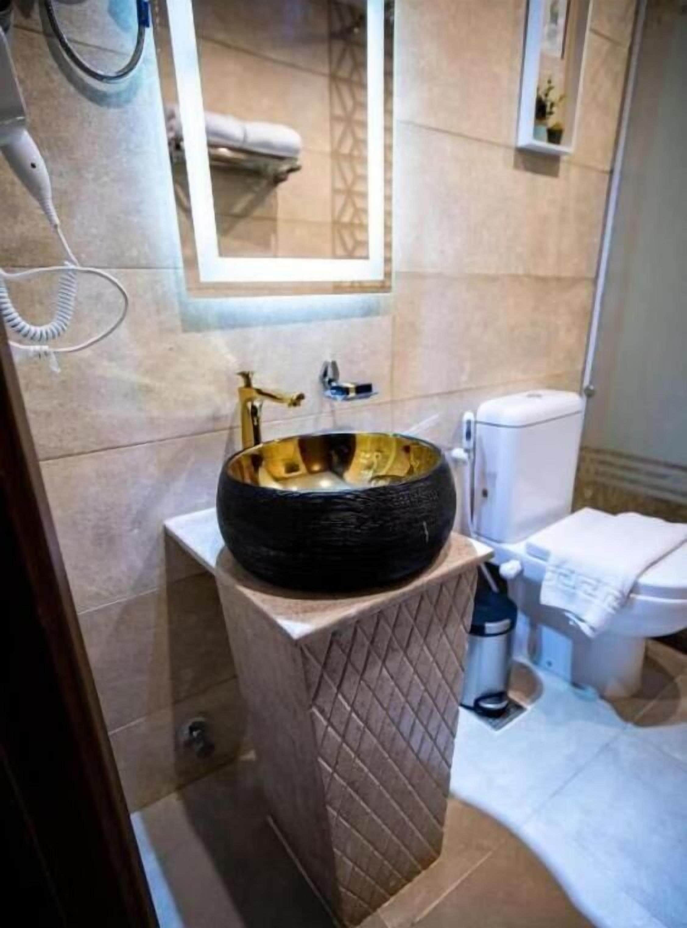 Photo - SEQUOIA Pyramids View