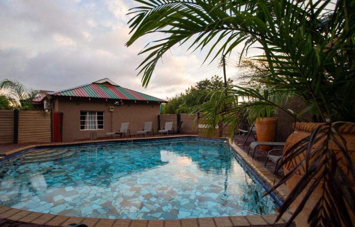 2 outdoor pools