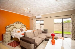 Family Townhome | Free WiFi, wheelchair access