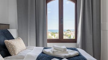 House | 3 bedrooms, iron/ironing board, free WiFi, bed sheets