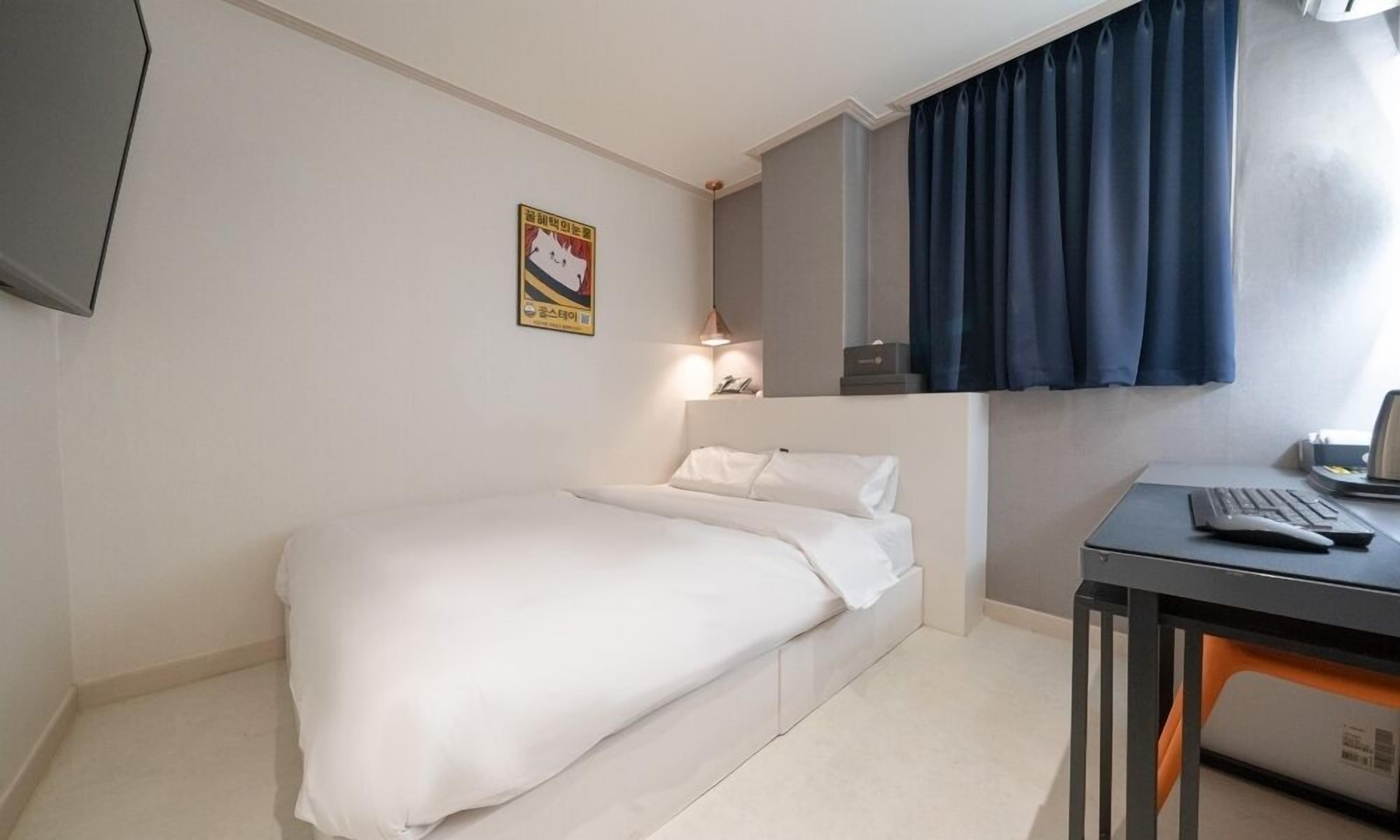 Business Room | Laptop workspace, free WiFi