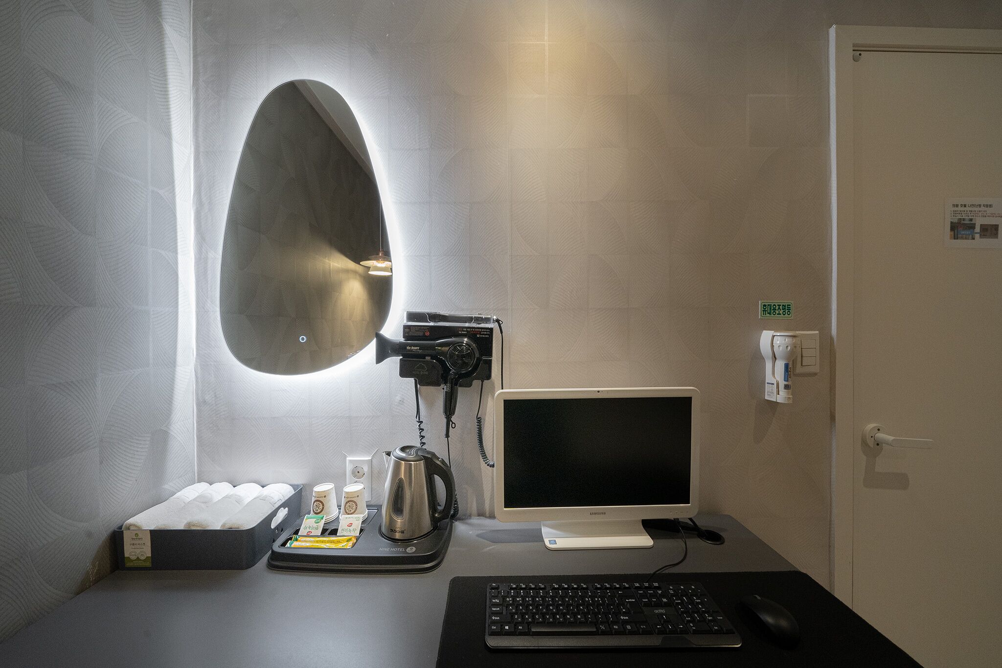 Standard Room | Laptop workspace, free WiFi