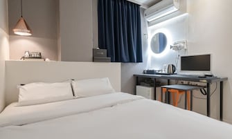 Espacio para trabajar con laptop y wifi gratis