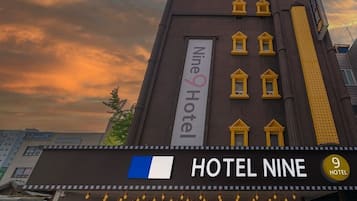 المنشأة من الخارج