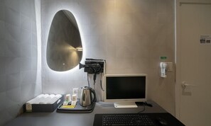 スタンダード ルーム | 客室ごとに異なる装飾、客室ごとに異なるインテリア、WiFi (無料)