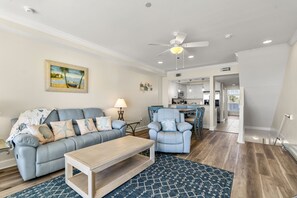 Living area - Beachfront Townhome: Arcades, Bikes, Kayaks for the Ultimate Family Getaway! (Navarre)