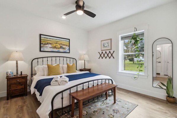 2 bedrooms, desk, iron/ironing board, free WiFi