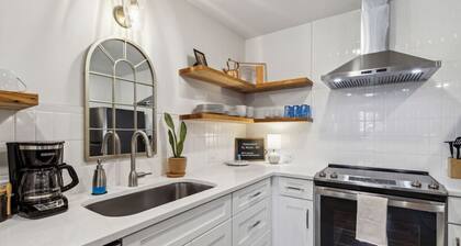 #F 2-Bedroom Apt DT - Steps from Shops & Dining