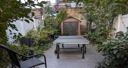 Charming Brooklyn apartment with furnished yard, garden, and near parks!