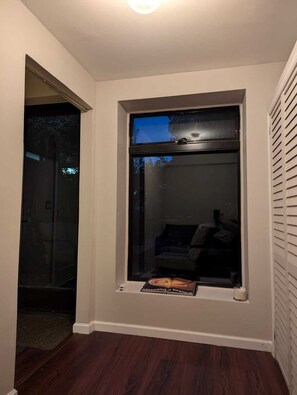 Interior - Charming Brooklyn apartment with furnished yard, garden, and near parks! (Brooklyn)
