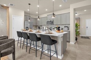 Fridge, microwave, oven, stovetop - DLuxx Home just 9 Miles From Disney Park 1224 (Clermont)