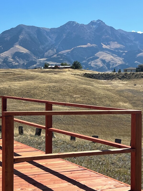 Property grounds - Casa Bonita house w/ stunning views, Rustic UNIQUENESS quiet mountain retreat! (Emigrant)