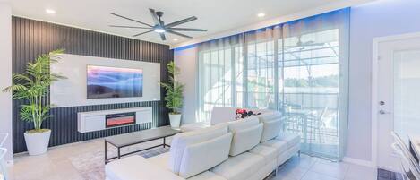 Televisión, futbolito, oficina