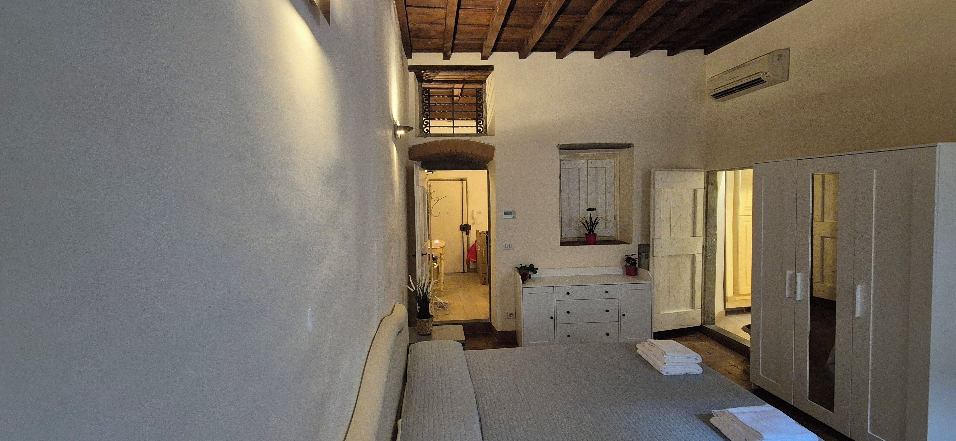 Appartamento Superior, vista cortile | Ferro/asse da stiro, Wi-Fi gratuito