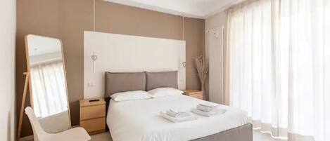 2 bedrooms, desk, iron/ironing board, travel crib