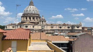 A large historic building with a prominent dome and classical architecture. - Charming stay in Rome: Luxury apartment one step from St. Peter's Basilica (Roma)