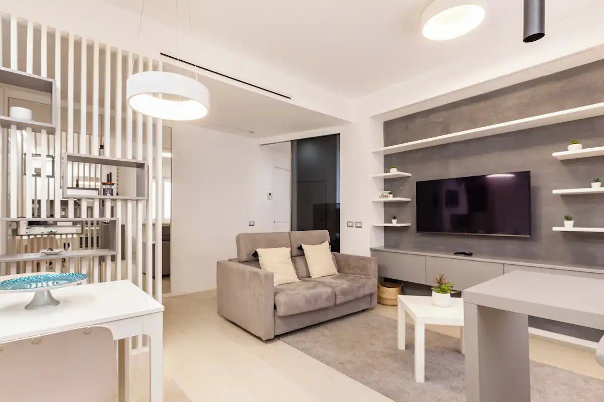 Smart TV, books, stereo