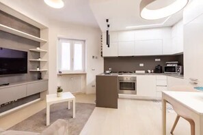 Fridge, microwave, oven, stovetop