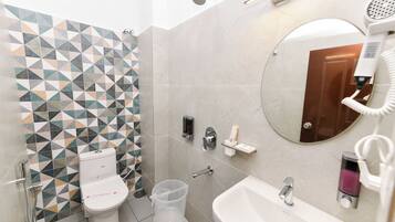 Produtos de toalete de grife, toalhas de banho, sabonete, shampoo