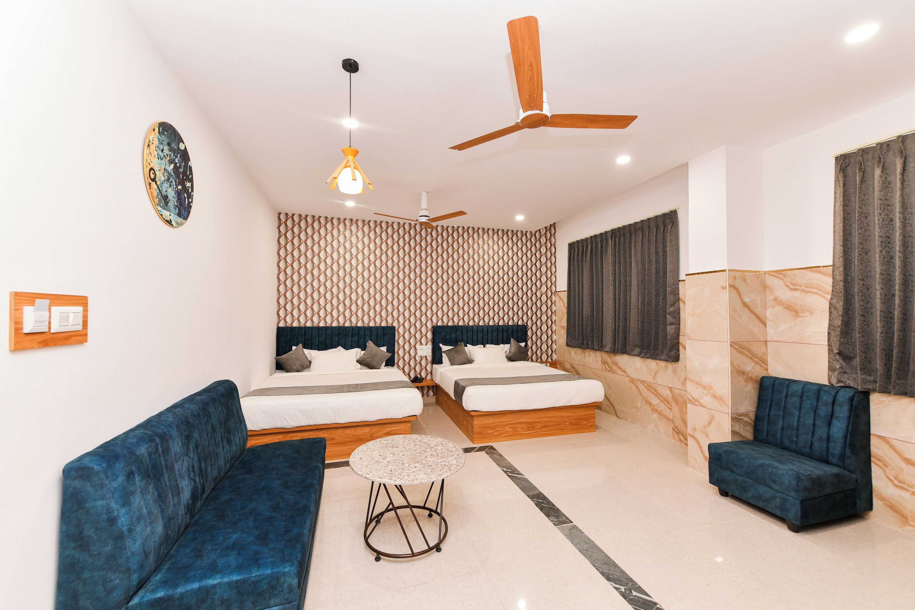 Family Quadruple Room | Desk, laptop workspace, blackout drapes, soundproofing