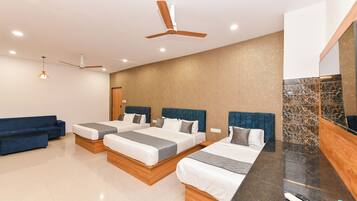 Quarto quádruplo família | 1 quarto, escrivaninha, espaço de trabalho para notebook