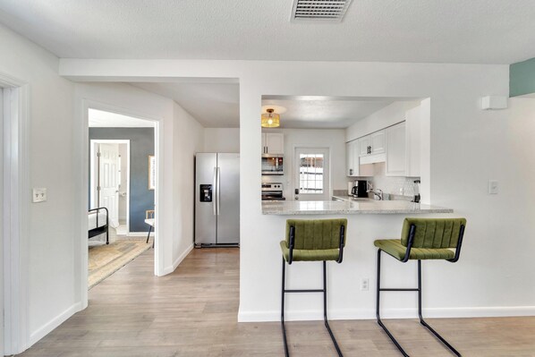 Fridge, oven, dishwasher, cookware/dishes/utensils