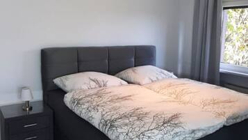 2 soverom og sengetøy