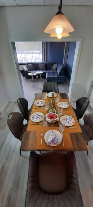 Dining - Cozy vacation apartment with balcony and terrace (Berndshausen)