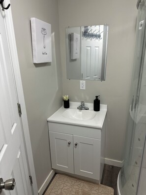 Towels, soap, toilet paper - Stylish Tiny Home  in prime Terre Haute location (Terre Haute)