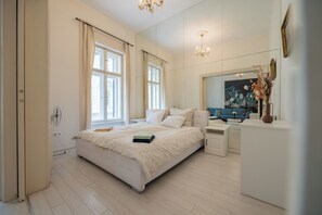 3 chambres, fer et planche à repasser, Wi-Fi, draps fournis