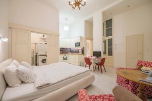 3 slaapkamers, een strijkplank/strijkijzer, wifi, beddengoed