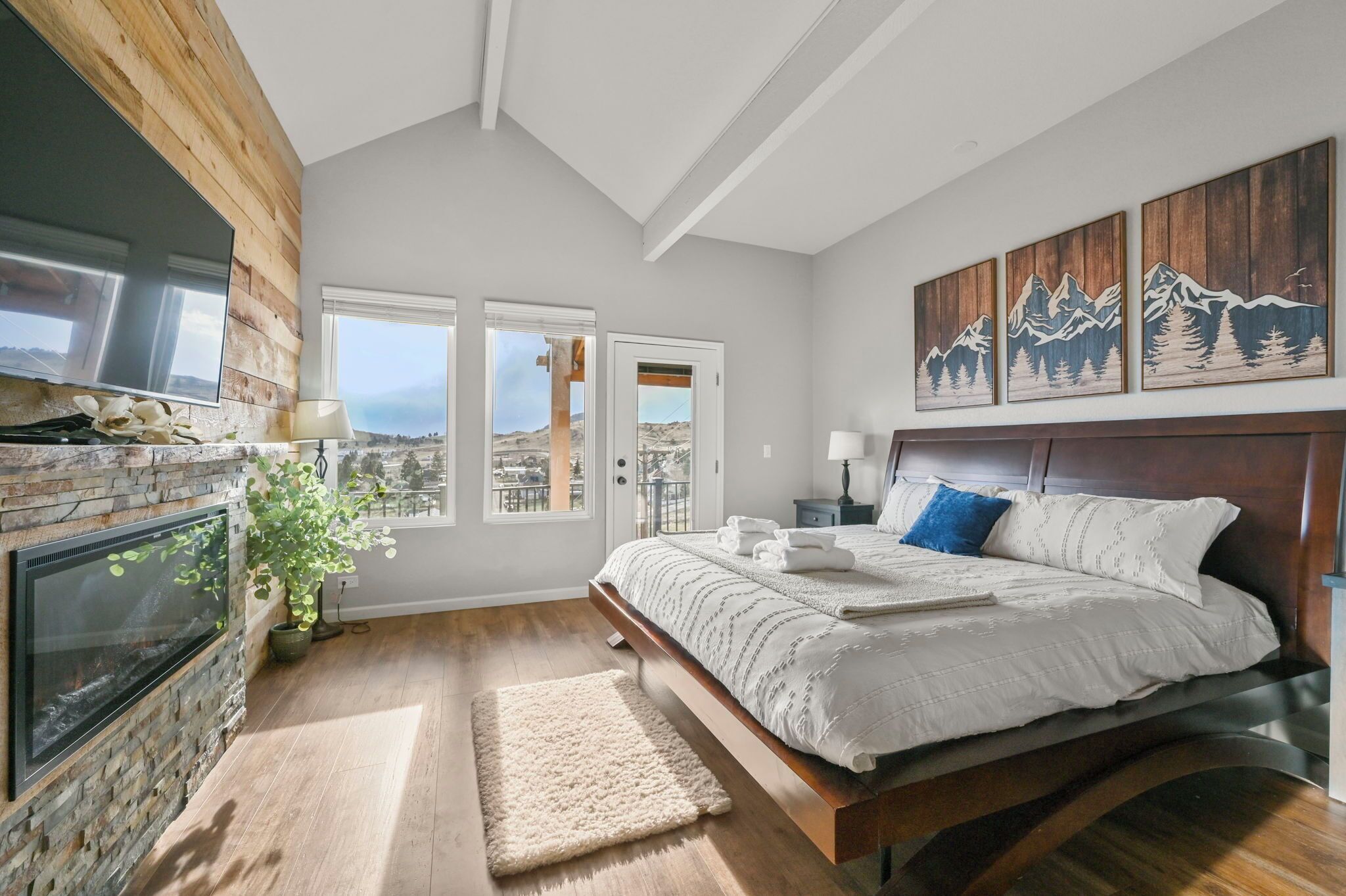 6 soverom, strykejern/-brett, reiseseng for barn og wi-fi (inkludert)