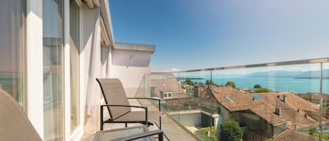 Suite, Balkon, Seeblick | 1 Schlafzimmer, Minibar, Zimmersafe, Schreibtisch