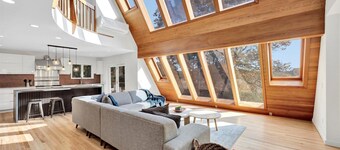 Modern 7BR  Retreat/MarshViews/Hot tub/5mins to beach/Chef’s Kitchen/ Large Grps