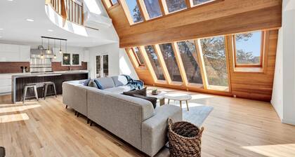 Modern 7BR Retreat/MarshViews/Hot tub/5mins to beach/Chef’s Kitchen/ Large Grps