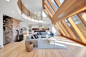 Smart-TV, peis, fotballspill og bordtennis