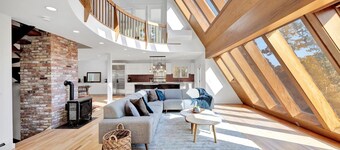 Unique Contemporary, Luxurious,MarshViews/Hottub/5mins drive to beach/Large Grps