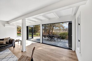 Smart-TV, peis, fotballspill og bordtennis