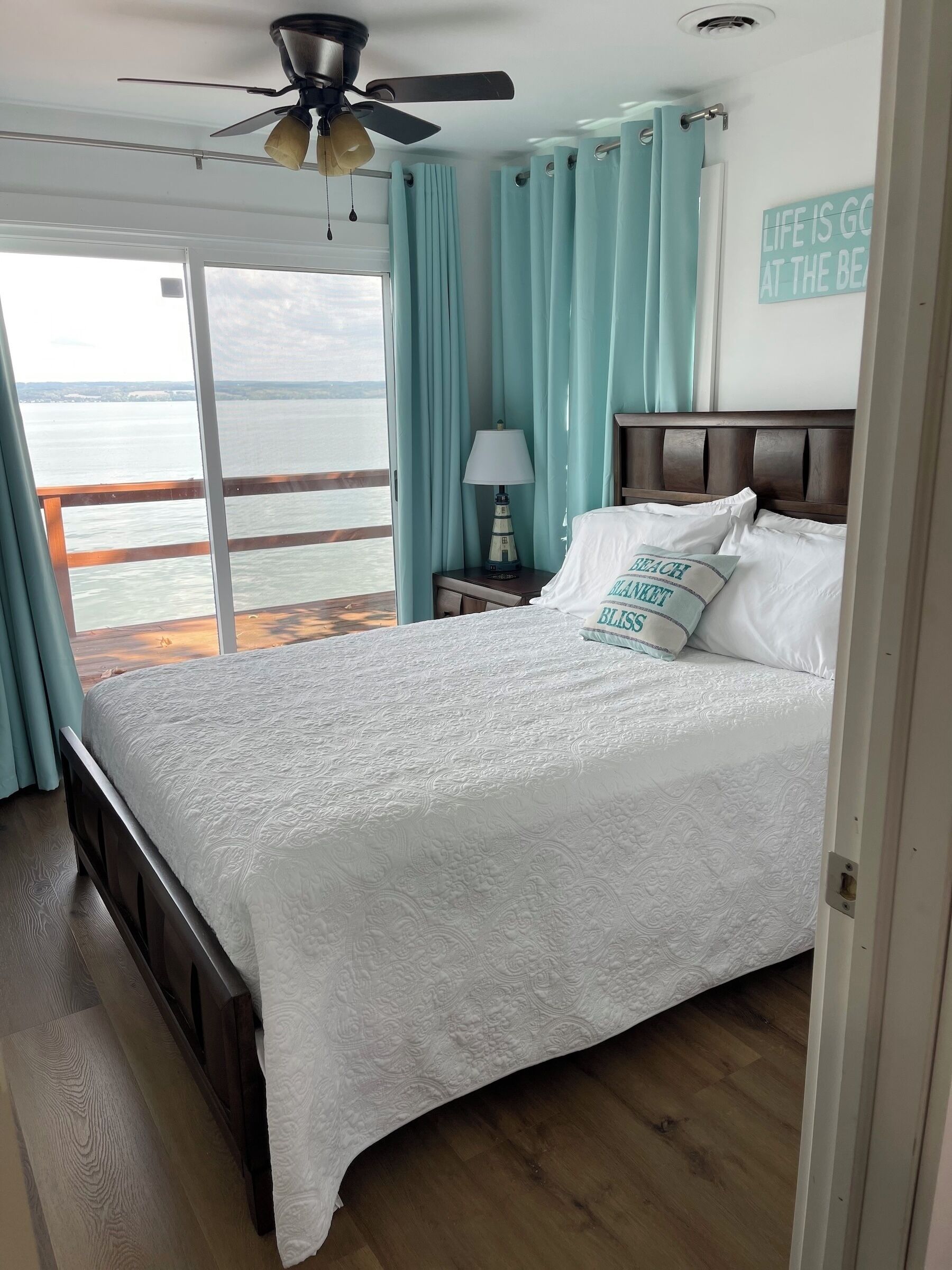 3 dormitorios, tabla de planchar con plancha, wifi gratis y ropa de cama