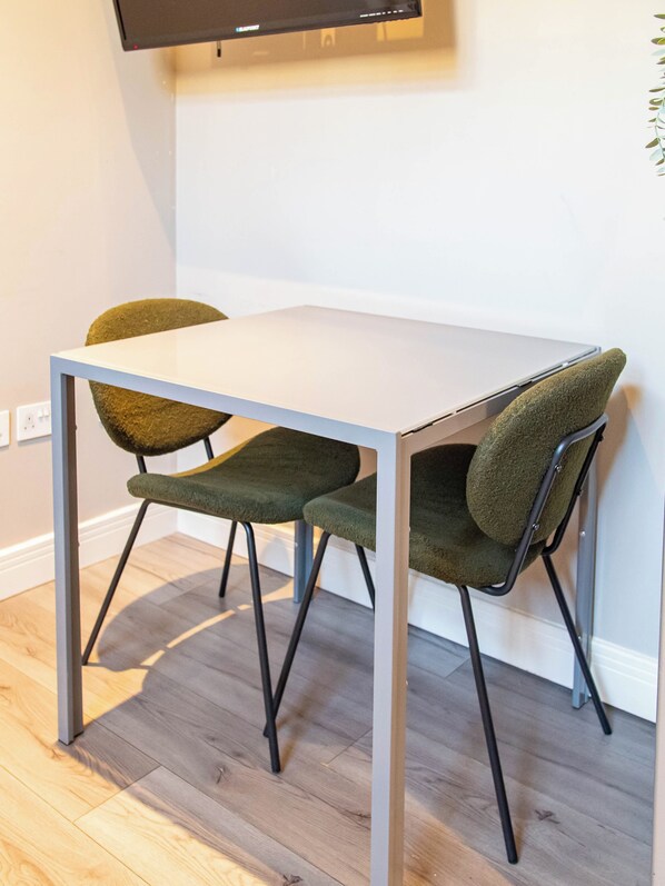 Apartment | Dining
