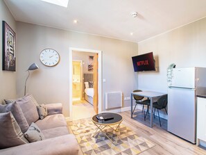 Apartment | Living area | TV - Ebenezer Hideaway in Sheffield by Avo Apartment (Sheffield)