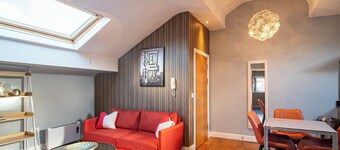 Outstanding Deluxe Hideaway by Avo Apartment