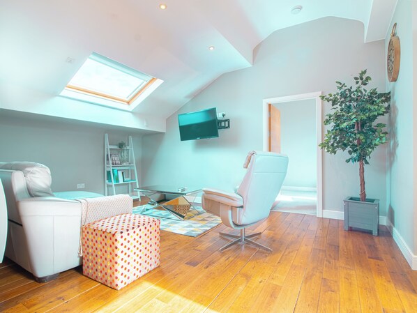 House | Living area | TV - Sheffield Bliss House - Charming Home by Avo (Sheffield)