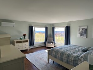 4 bedrooms, in-room safe, iron/ironing board, WiFi