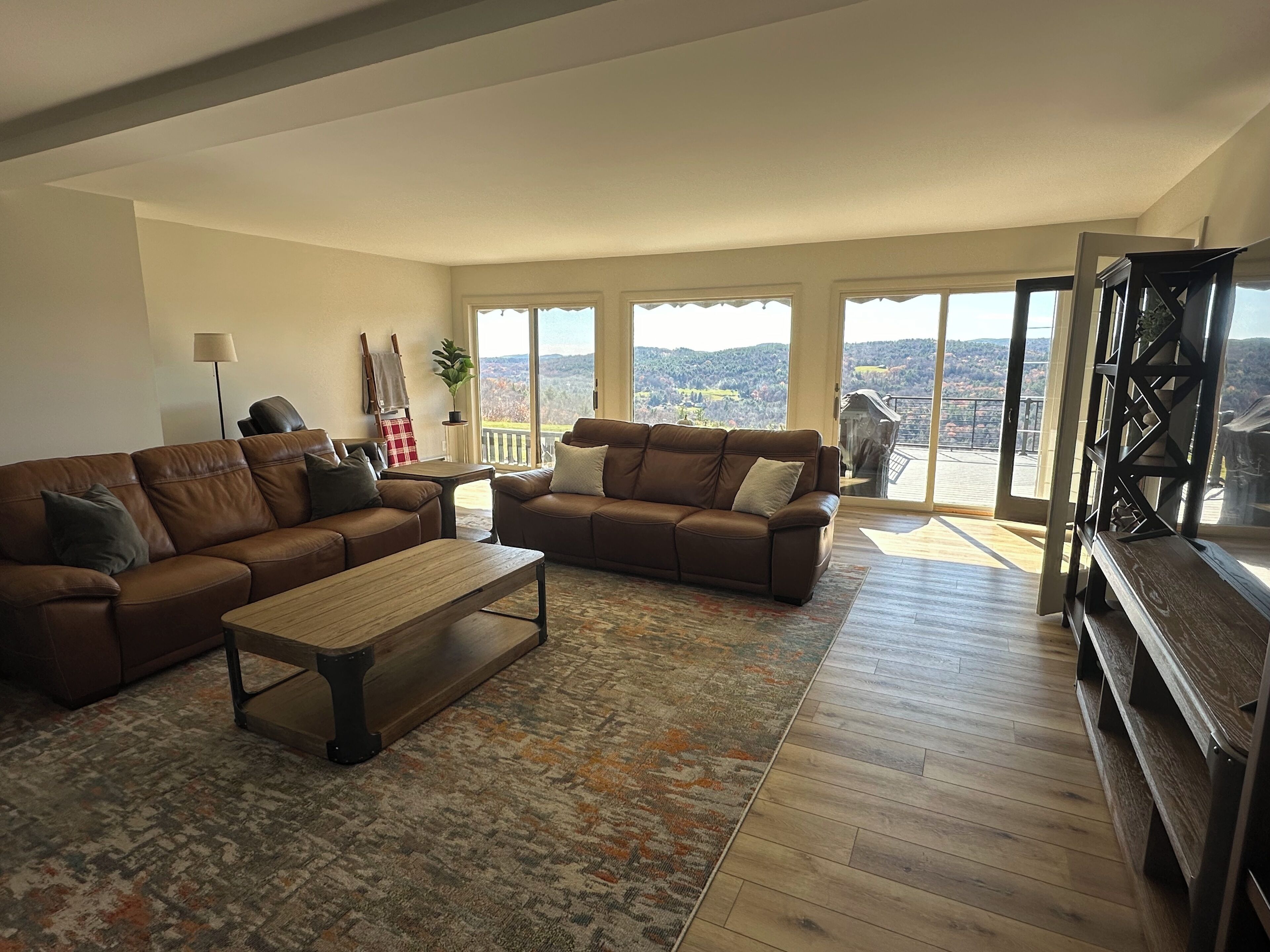 Charming 4 Bdrm House With Views, 200 Acres, Private Schools, Skiing, Hiking - Greenfield, MA