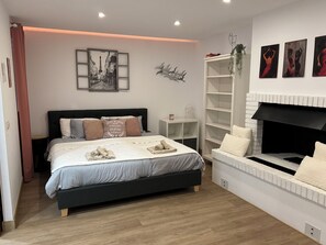 5 bedrooms, in-room safe, desk, iron/ironing board - Stunning, private Villa with spectacular sea views, private pool, allday sun (Benalmádena)
