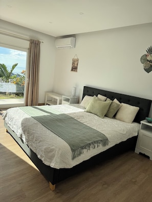 5 bedrooms, in-room safe, desk, iron/ironing board