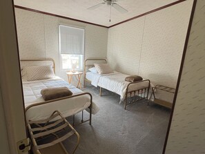 3 bedrooms, iron/ironing board, WiFi, bed sheets