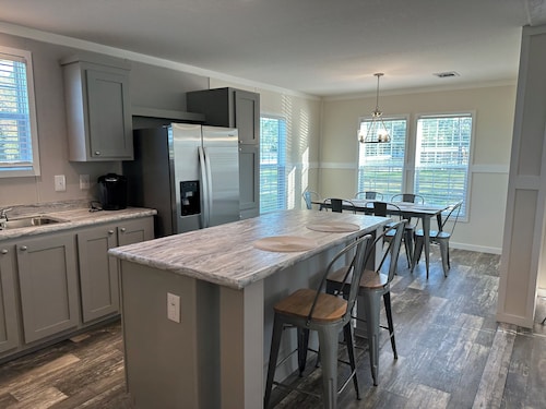 Charming new 3-bedroom mobile home only 3 minutes from WEC.