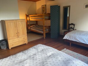 1 chambre, fer et planche à repasser, lit parapluie, Wi-Fi